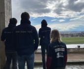 4 Spieler schauen über Dresden